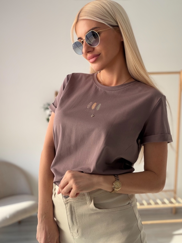 Кафява тениска с перца