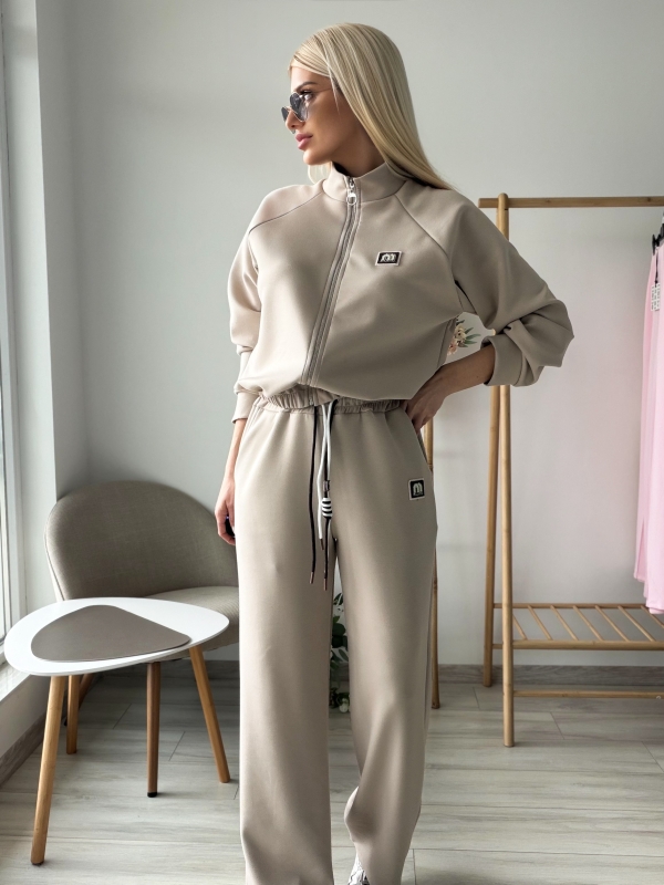 Бежов спортен комплект