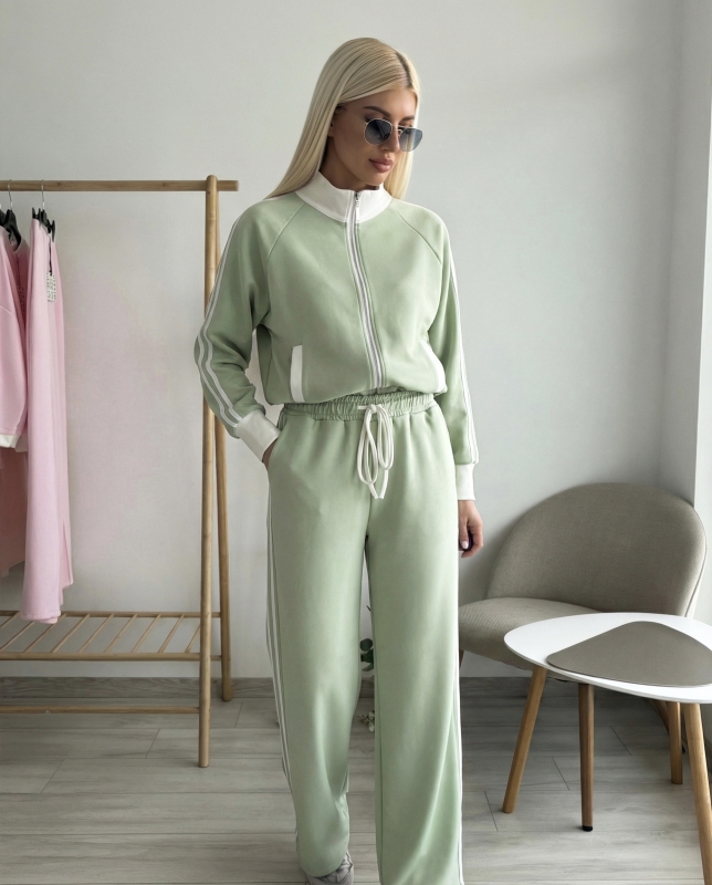 Ментов спортен комплект с кантове