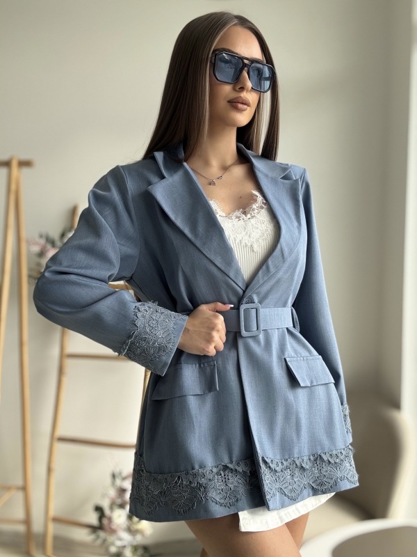 Синьо сако с дантела