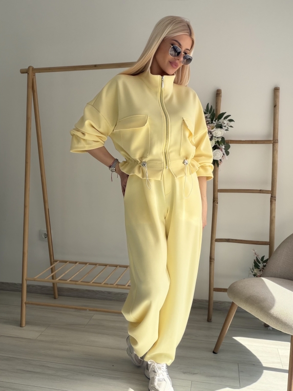 Жълт екип балон