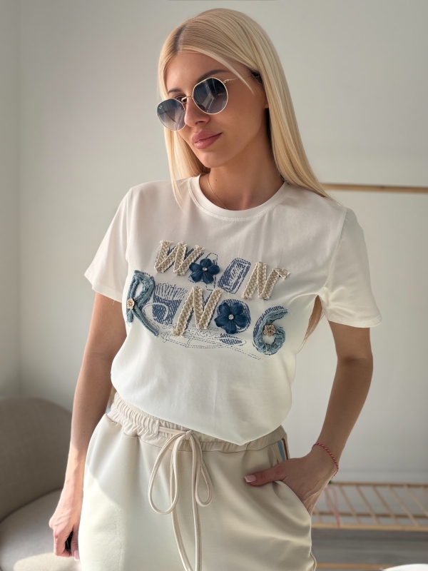 Тениска с деним букви