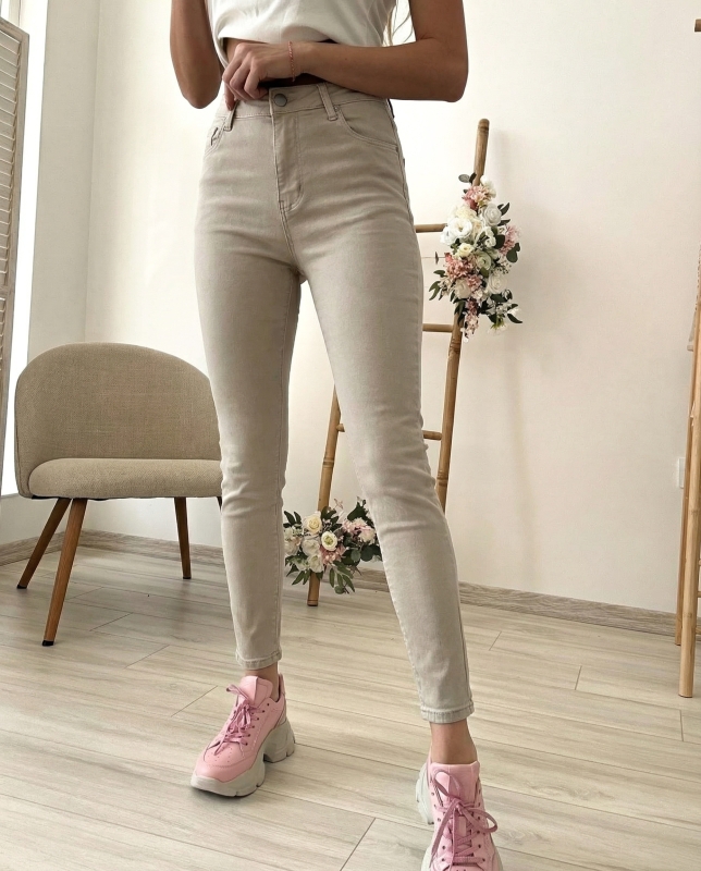 Бежови дънки слим фит 