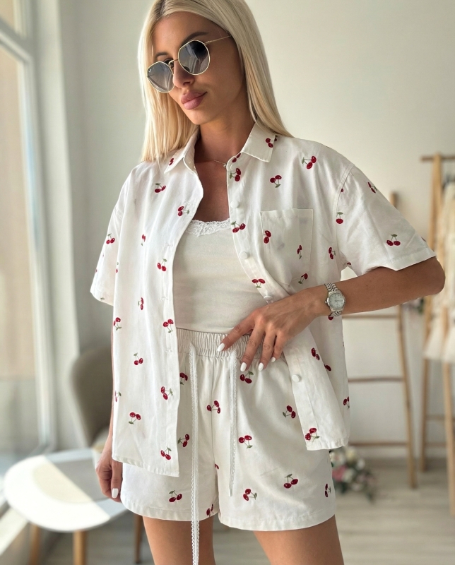 Бял дънков комплект с черешки