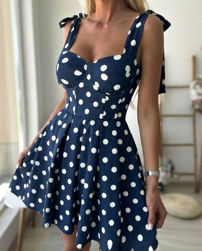 Синя рокля на точки