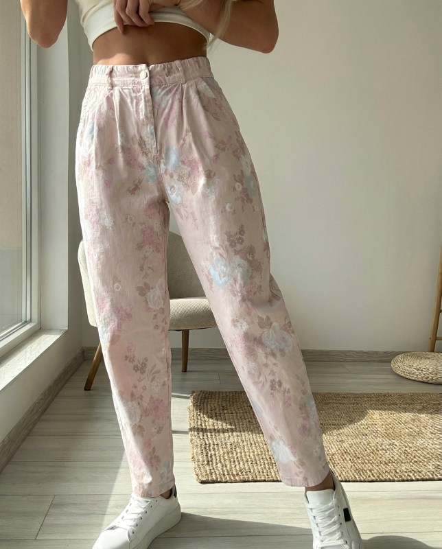 Розови дънки на цветя