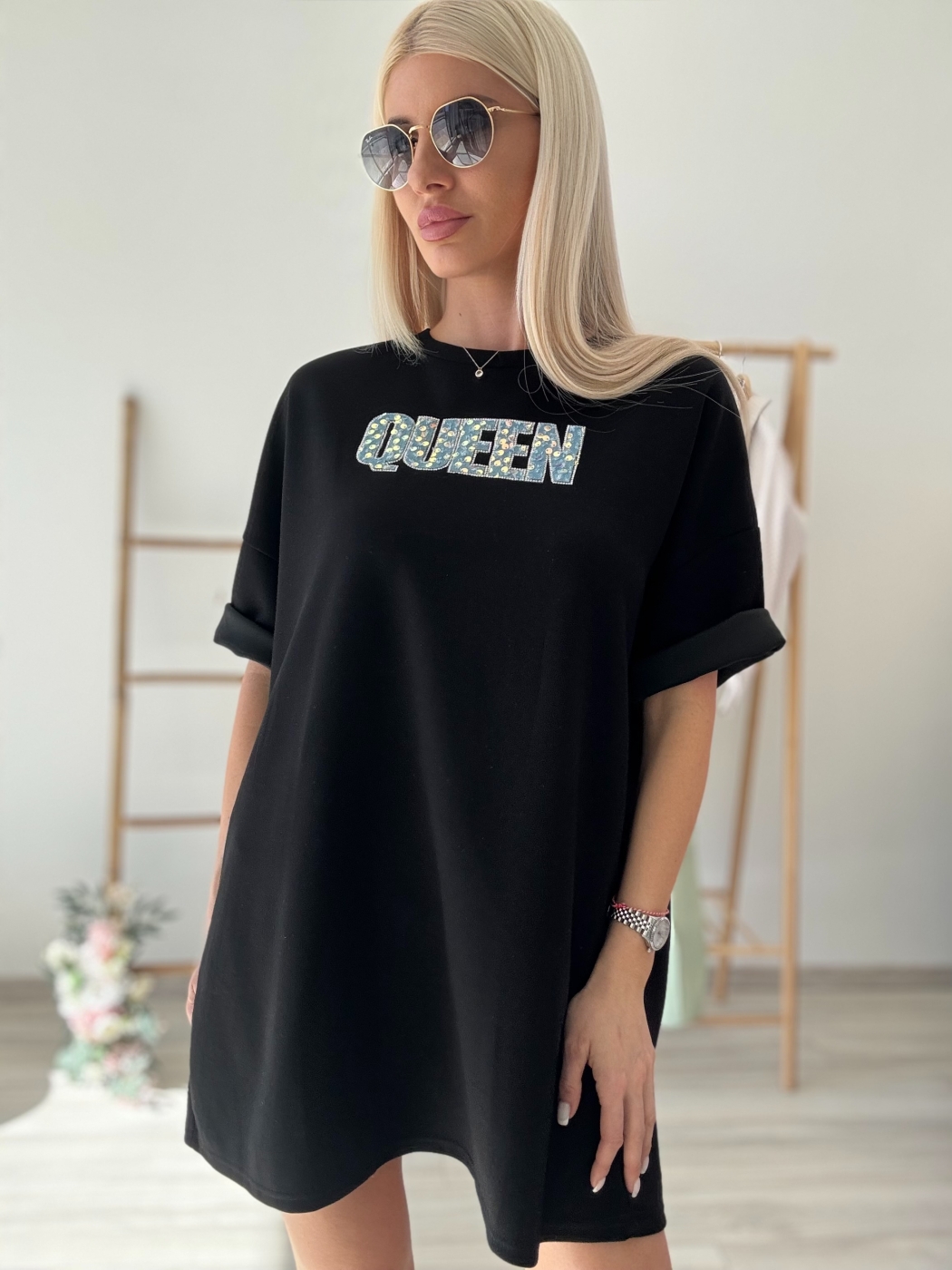 Черна рокля Queen