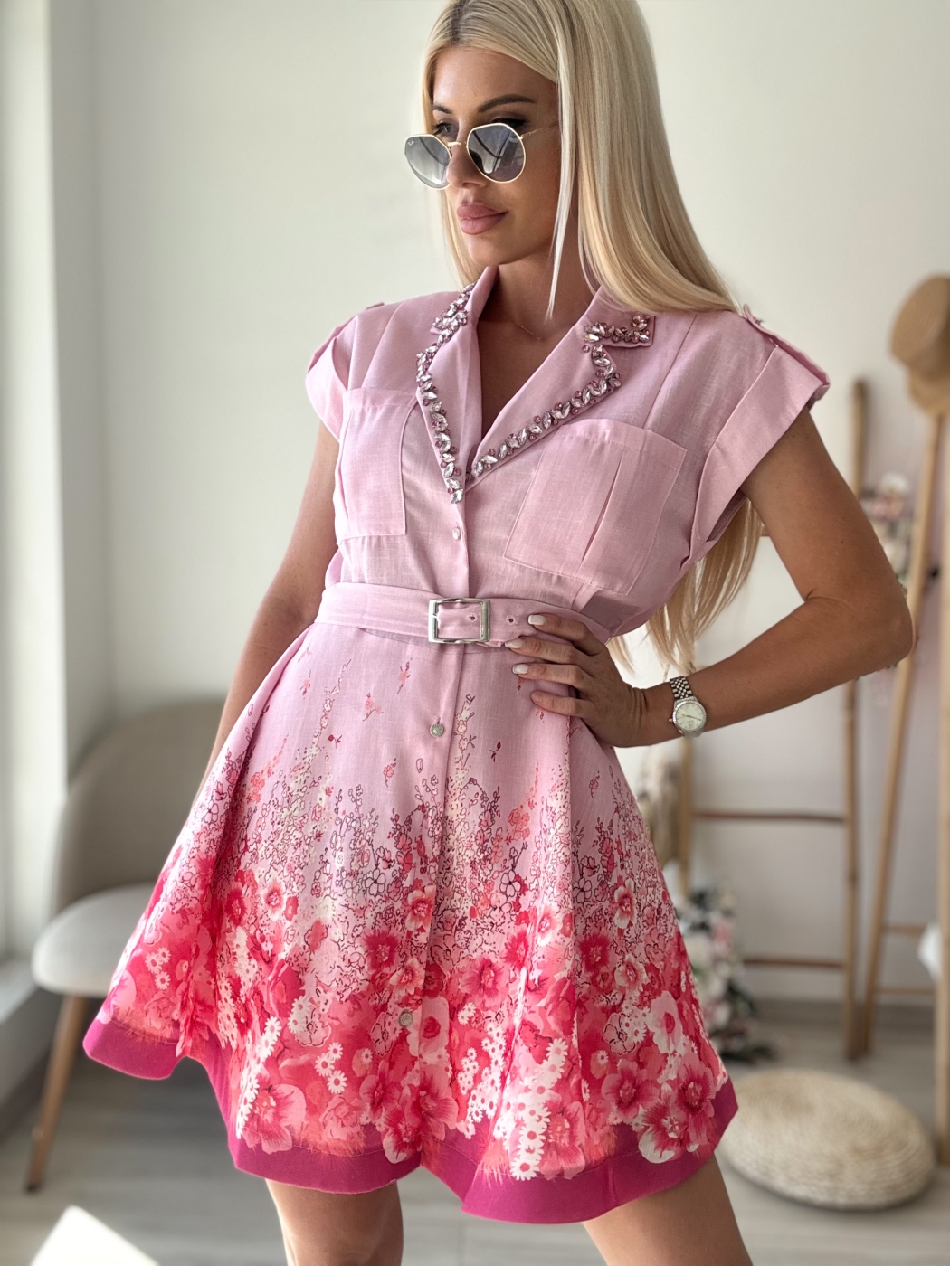 Розова луксозна рокля