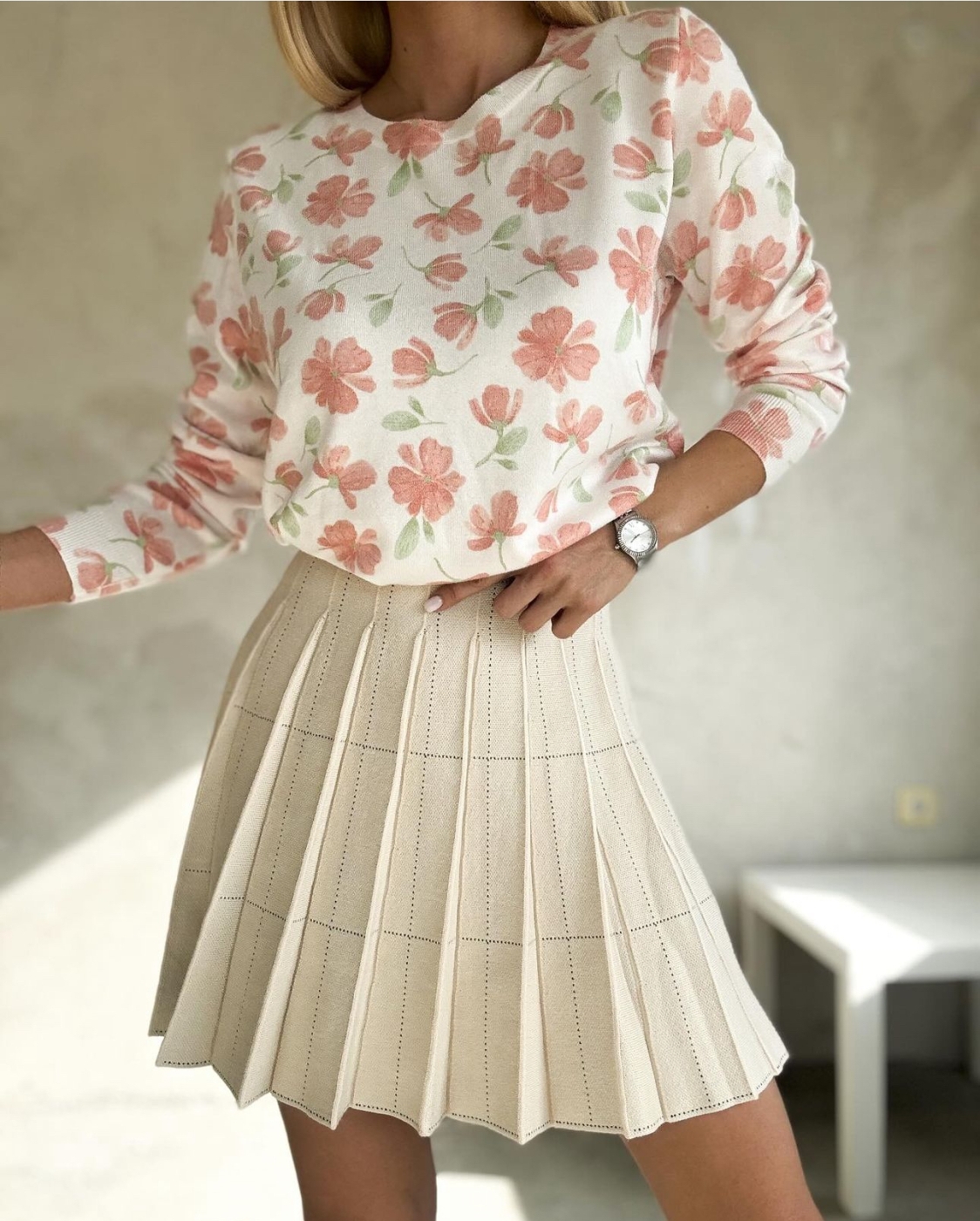 Пуловер нежни цветя