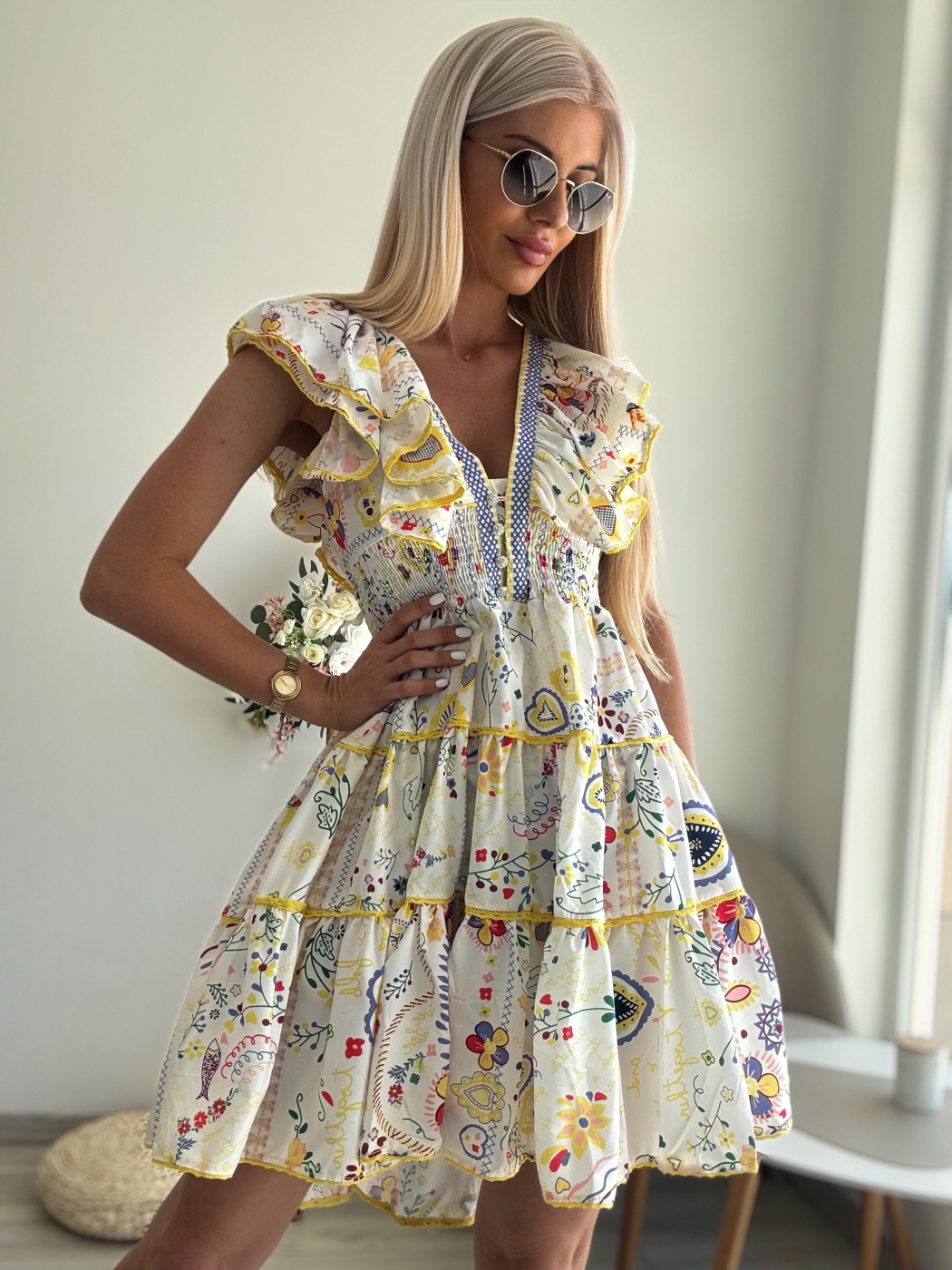 Жълта рокля с надписи