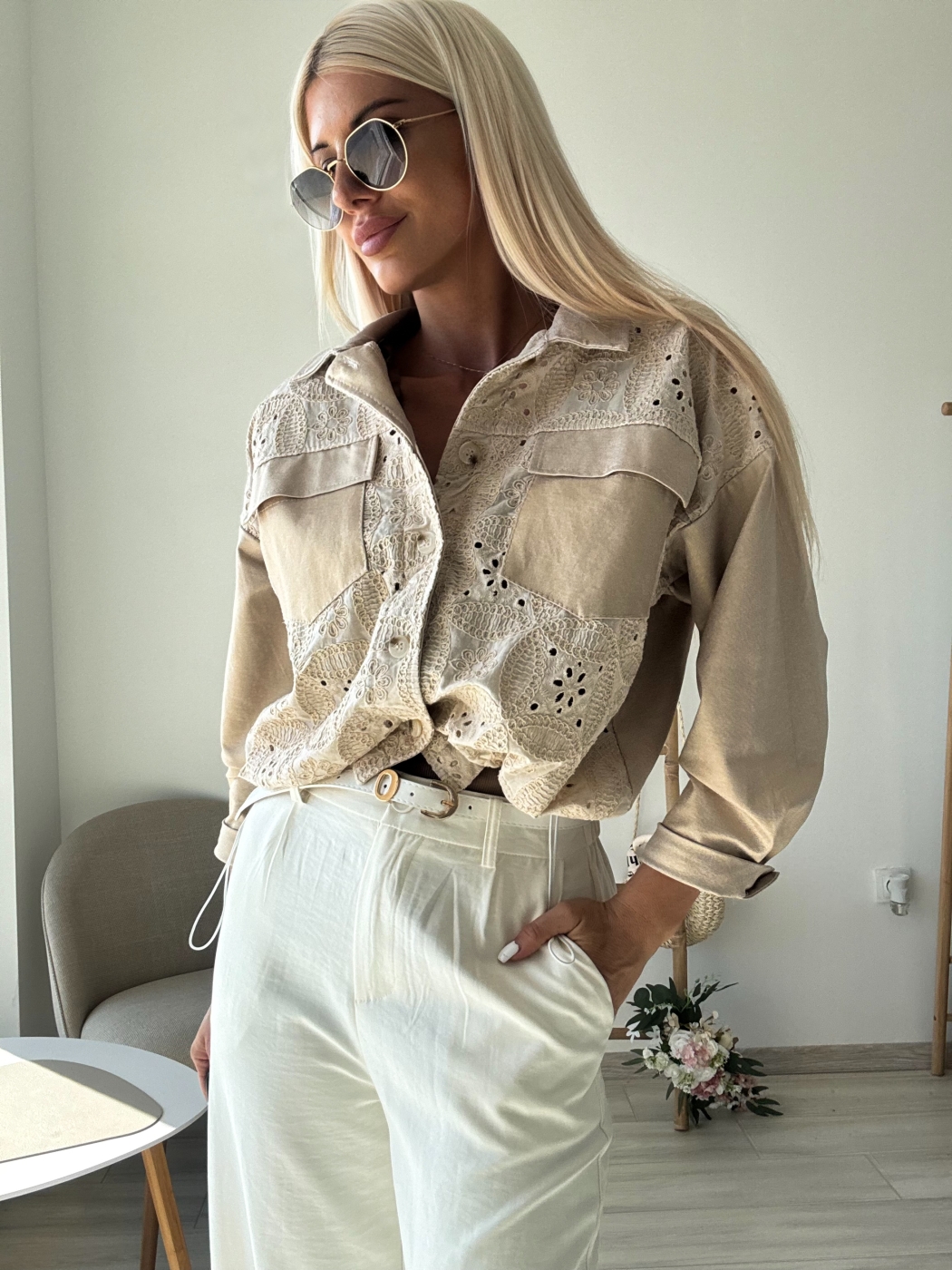 Златисто яке с бродерия