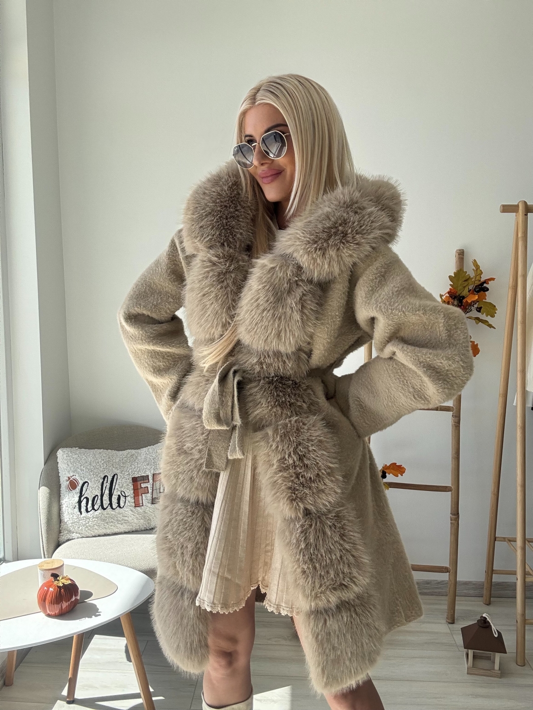 Жилетка с пух бежово