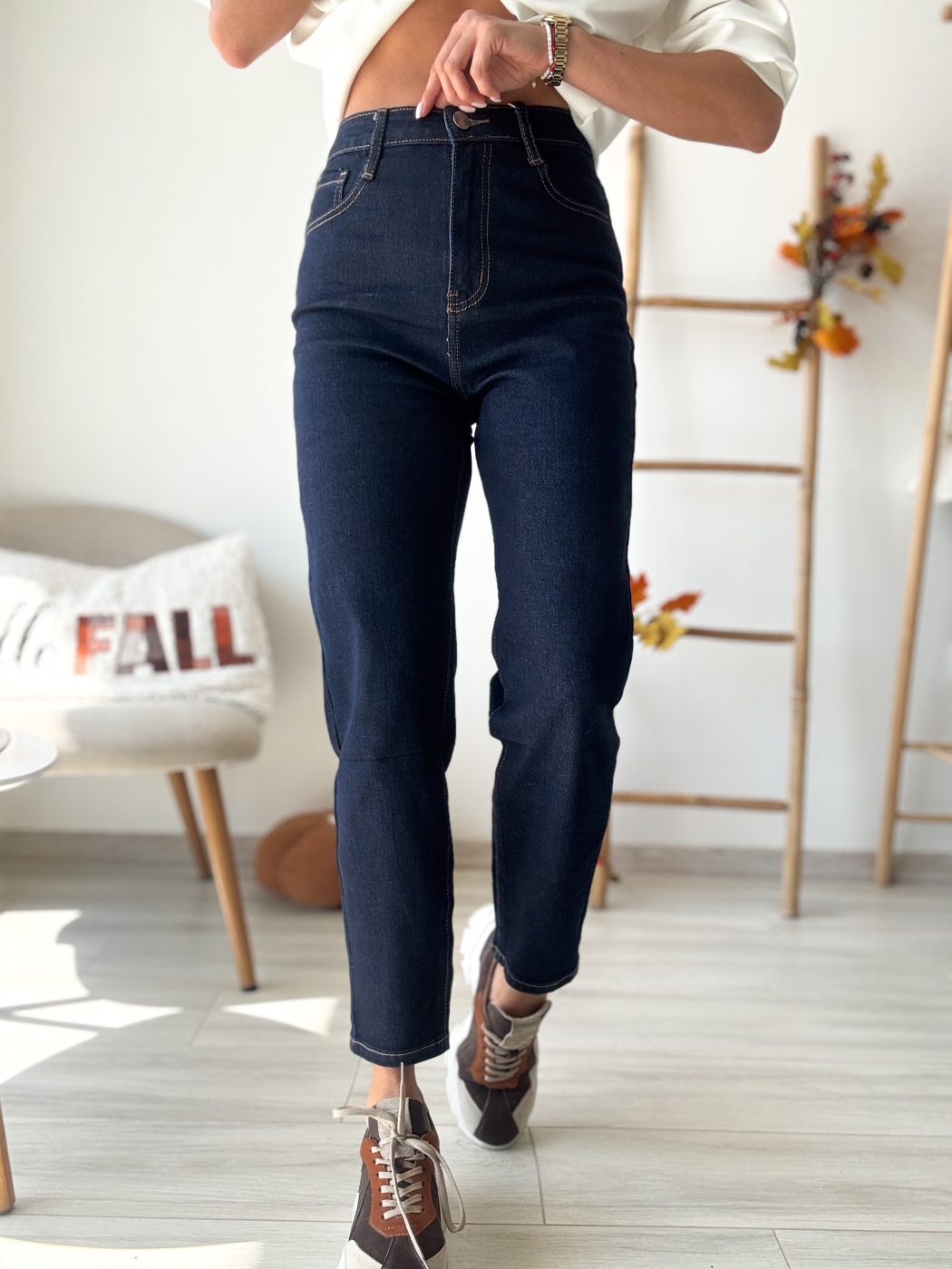 Изчистени дънки индиго мамфит