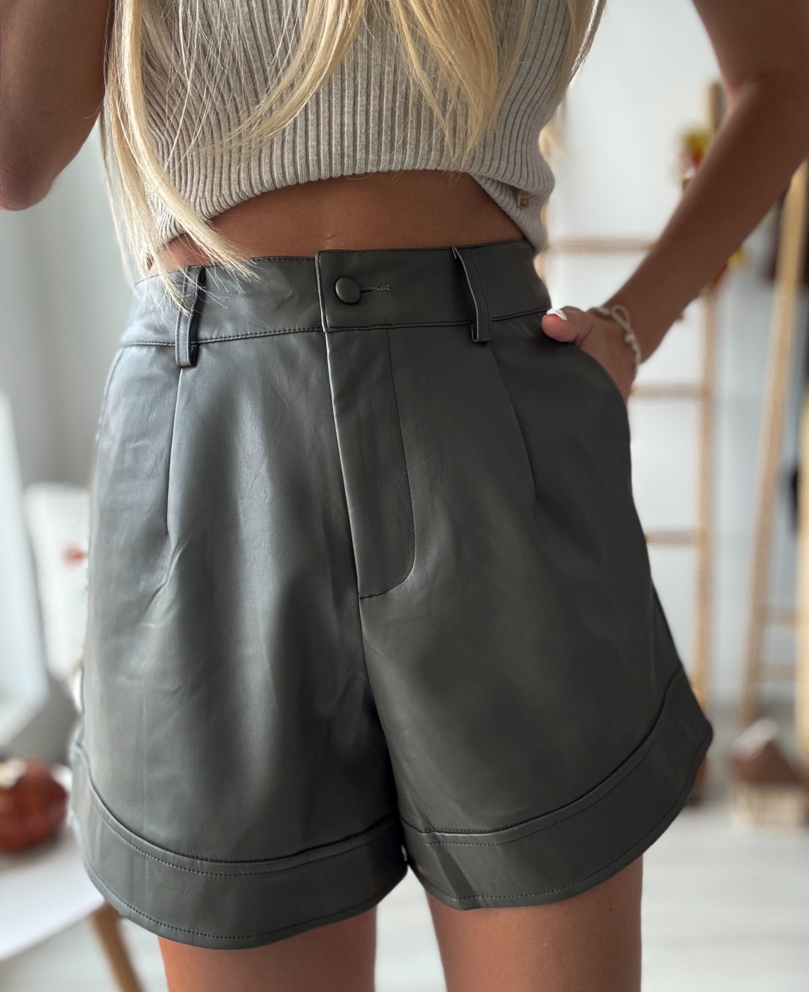 Зелени кожени панталони