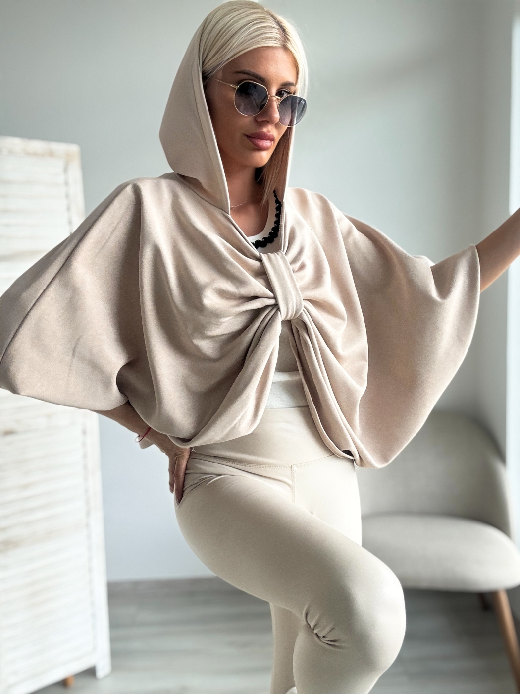 Бежов суитшърт панделка