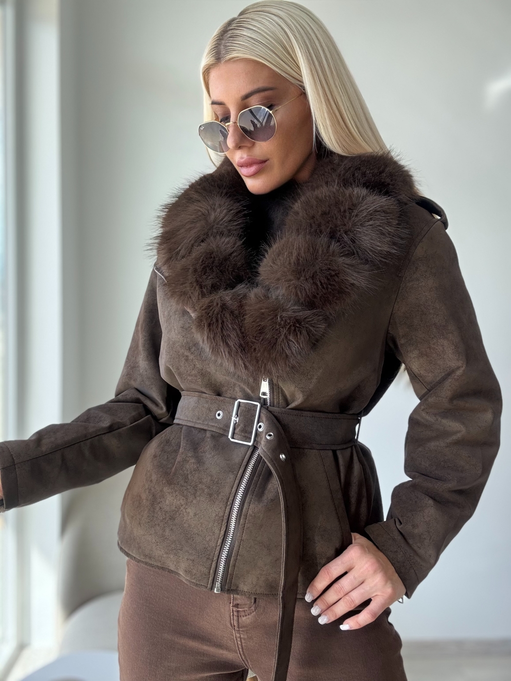 Промазано кафяво яке с пух