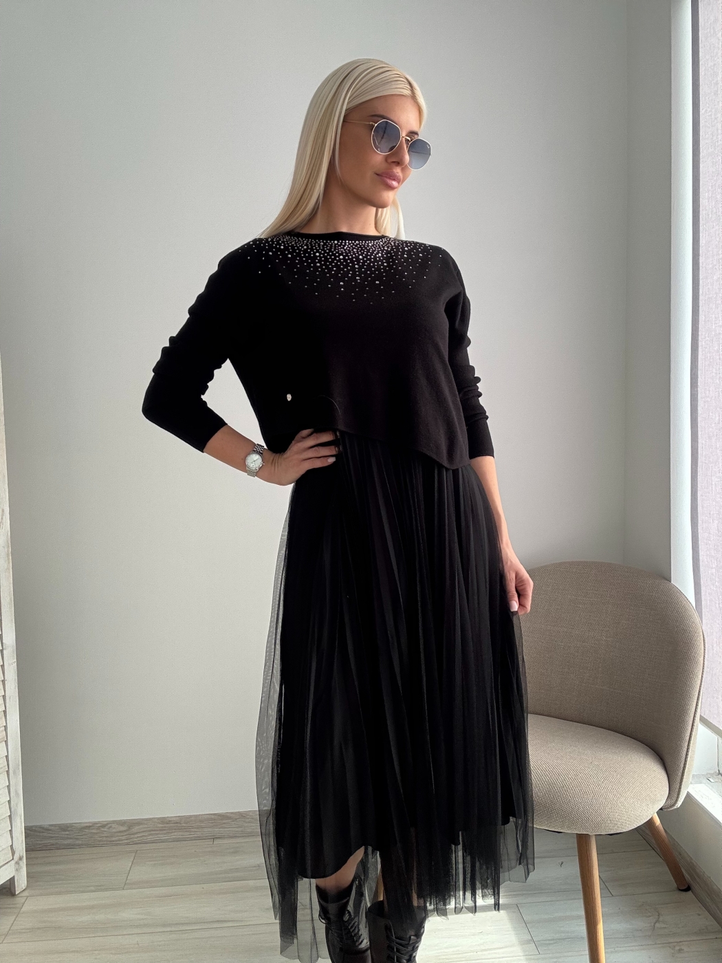 Черна рокля тюл с камъни