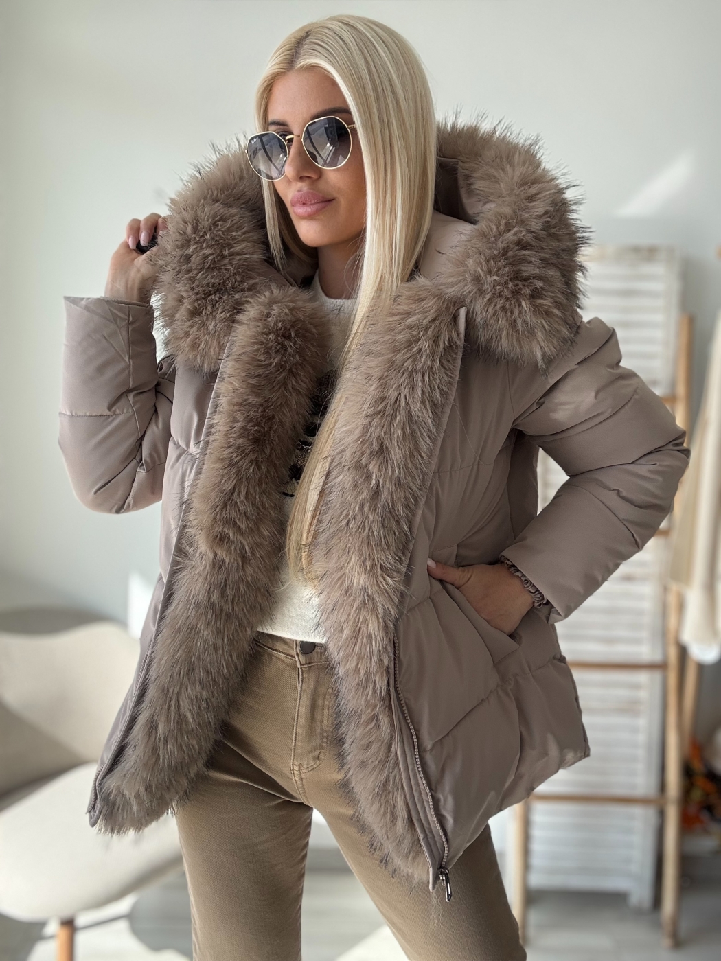 Бежово яке мат шушляк