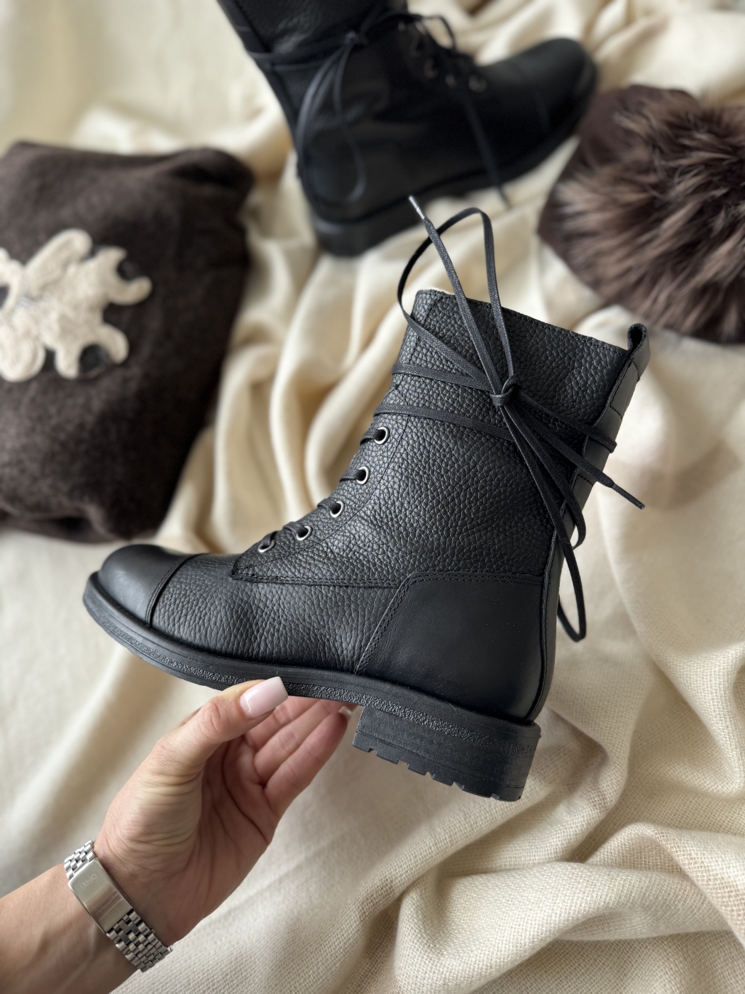 Черни боти с връзки естествена кожа