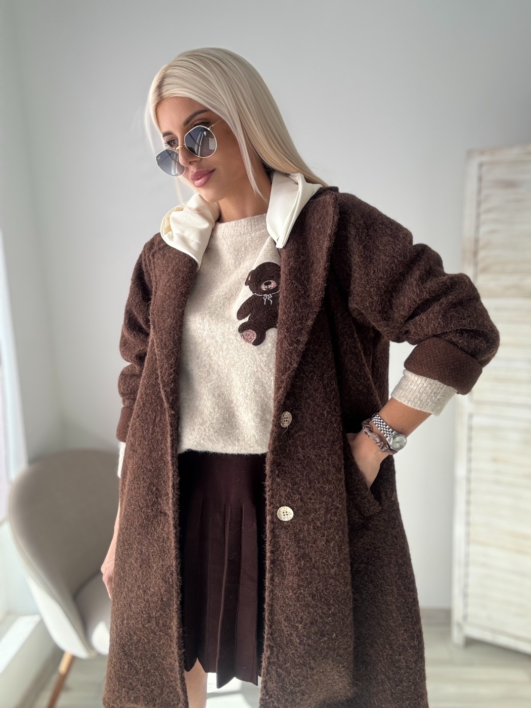 Кафяво палто със сваляща се качулка