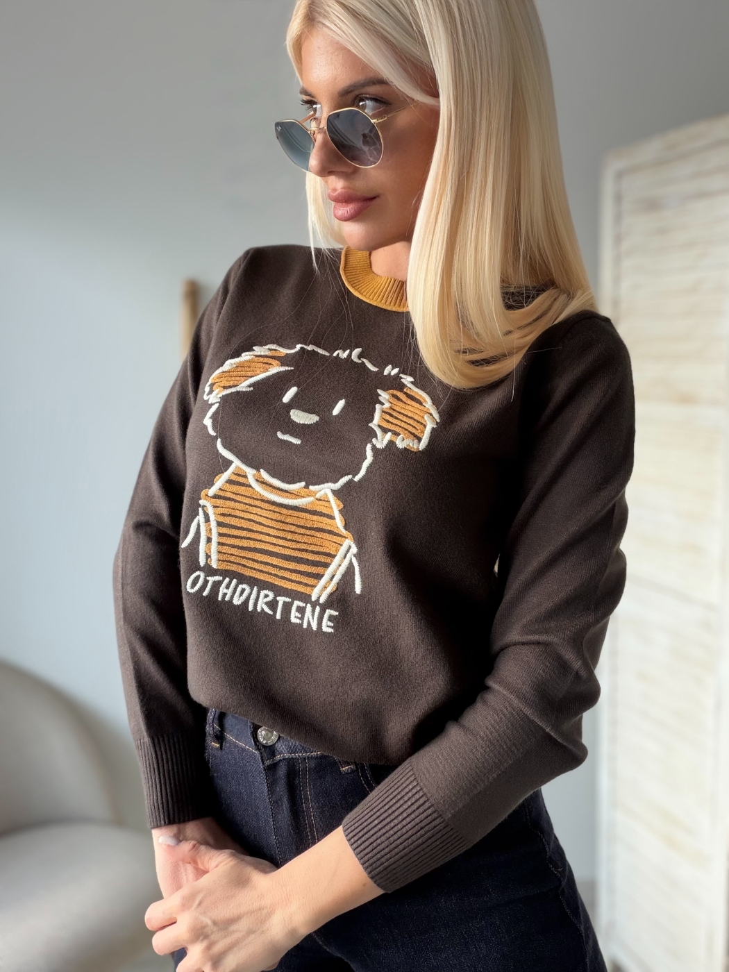 Кафяв пуловер с куче 