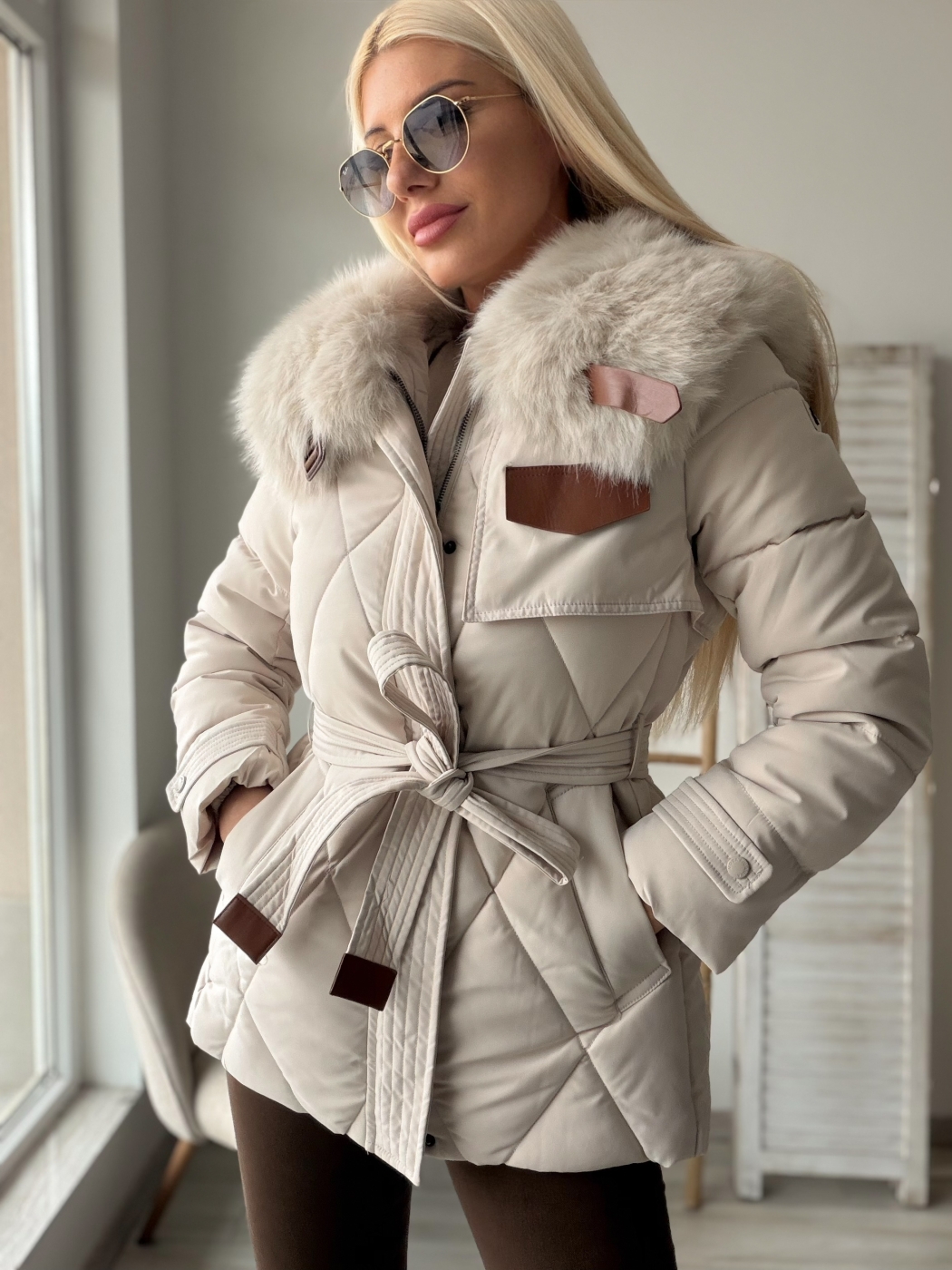 Яке в екрю Ava