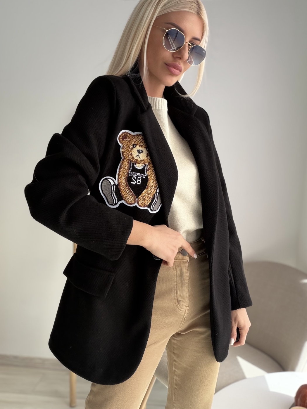 Черно палто с мече