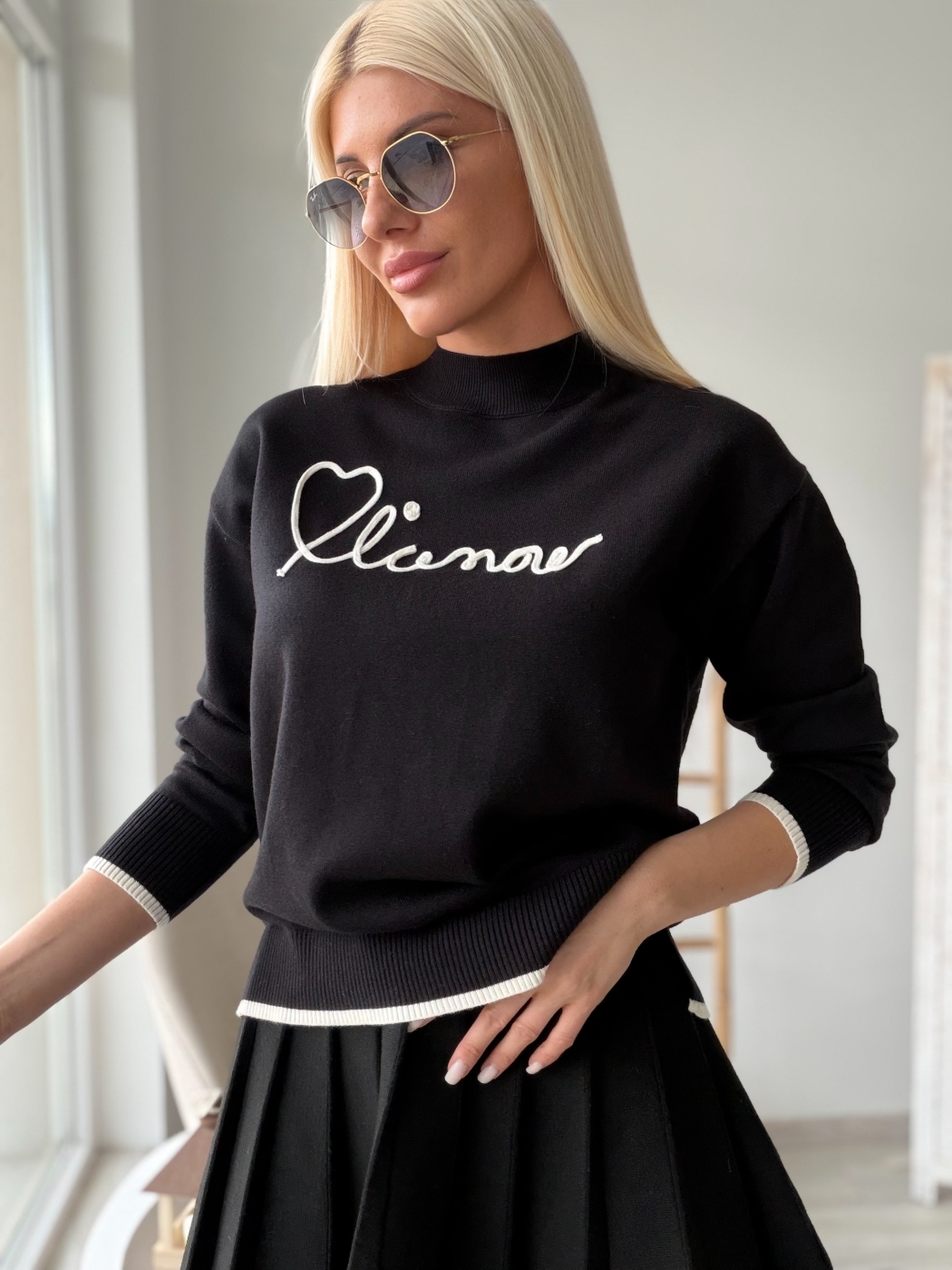 Черен пуловер Lamour