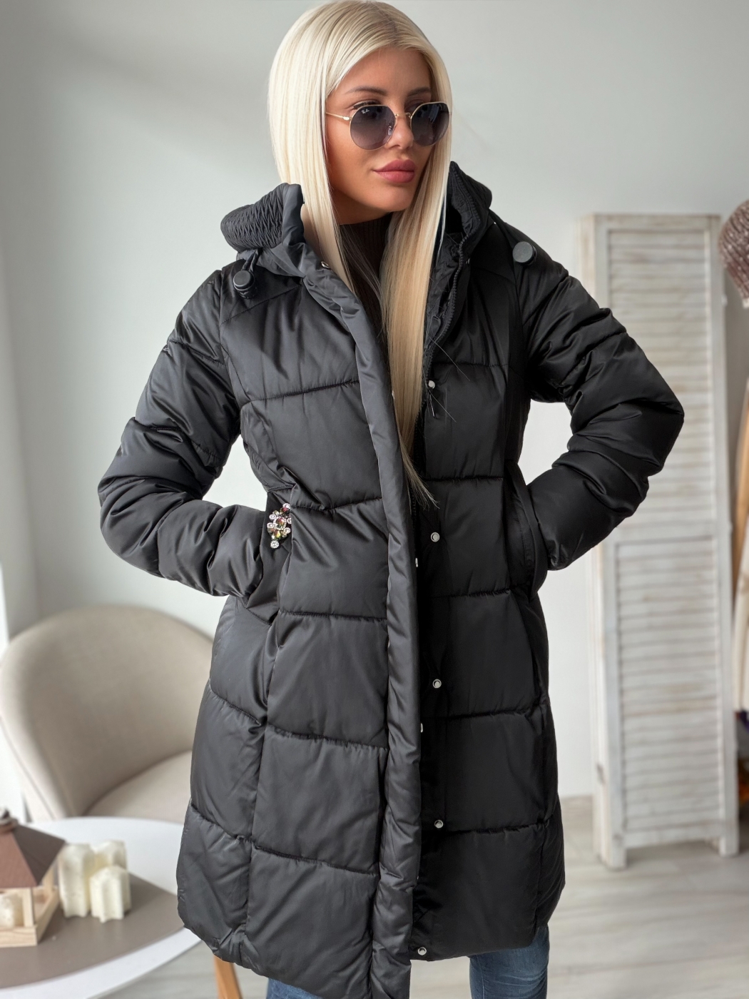 Черно яке с камъни на джоба 