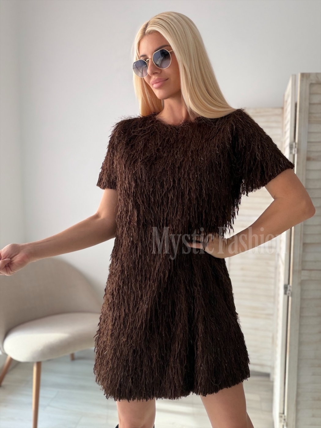 Кафява рокля с ресни