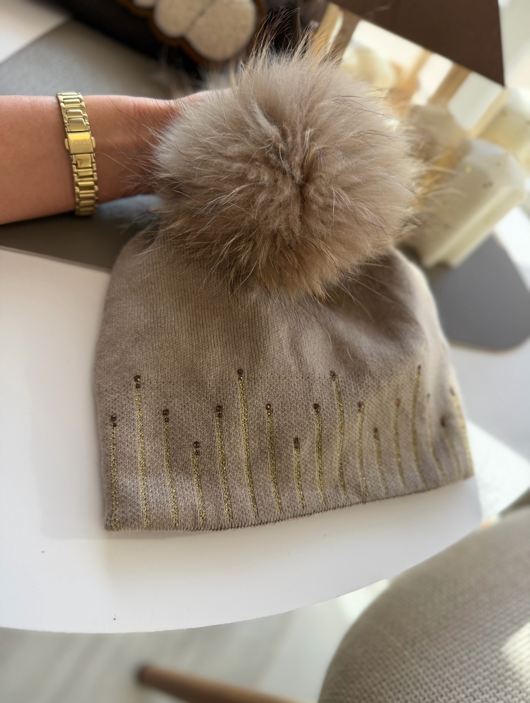 Шапка с естествен пух камел