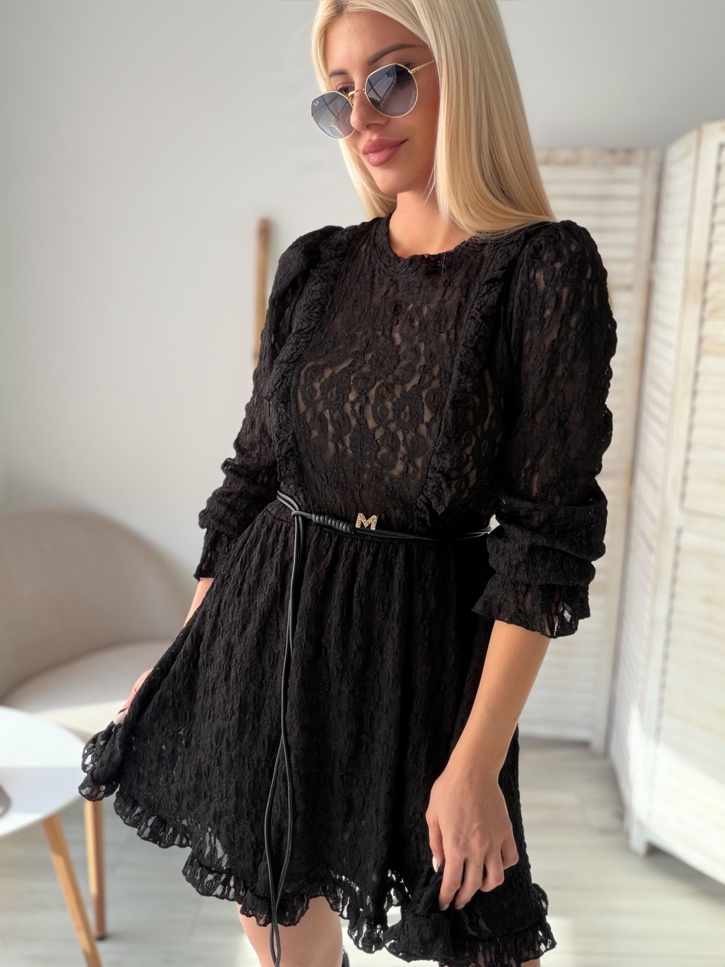 Дантелена черна рокля