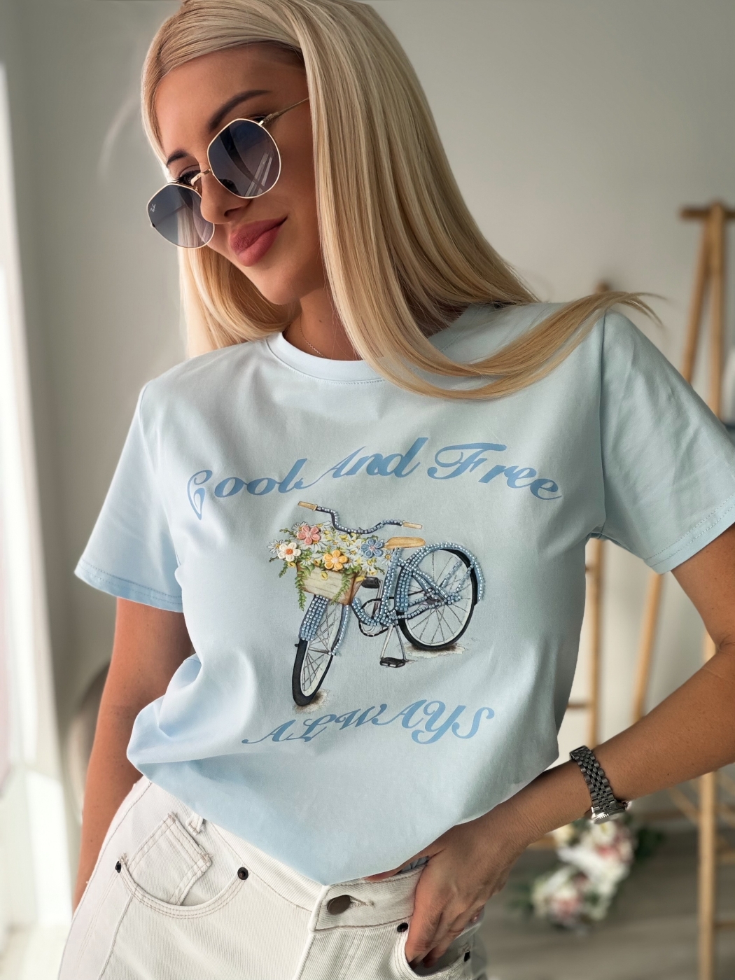 Синя тениска с колело