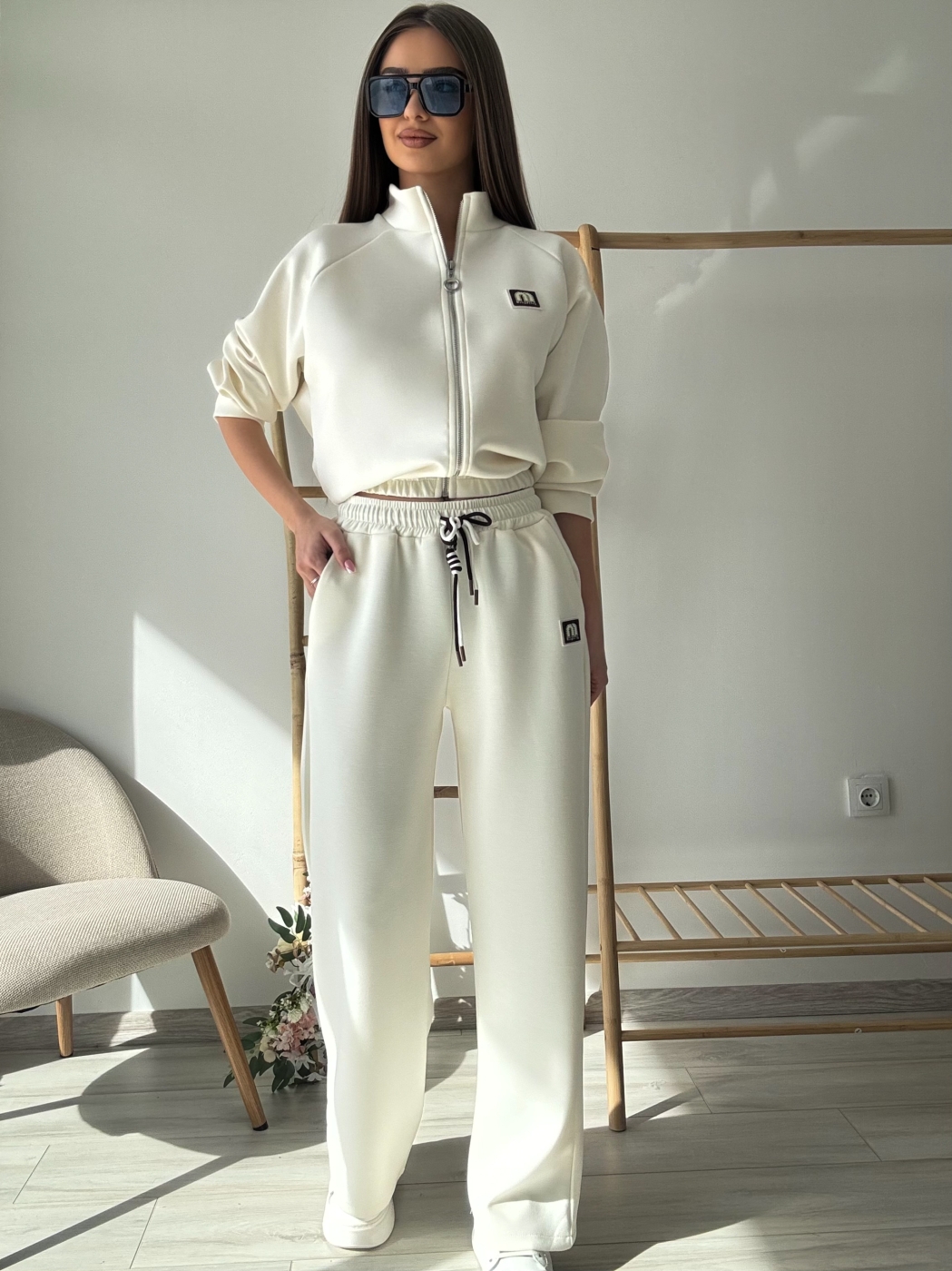 Спортен комплект в бяло