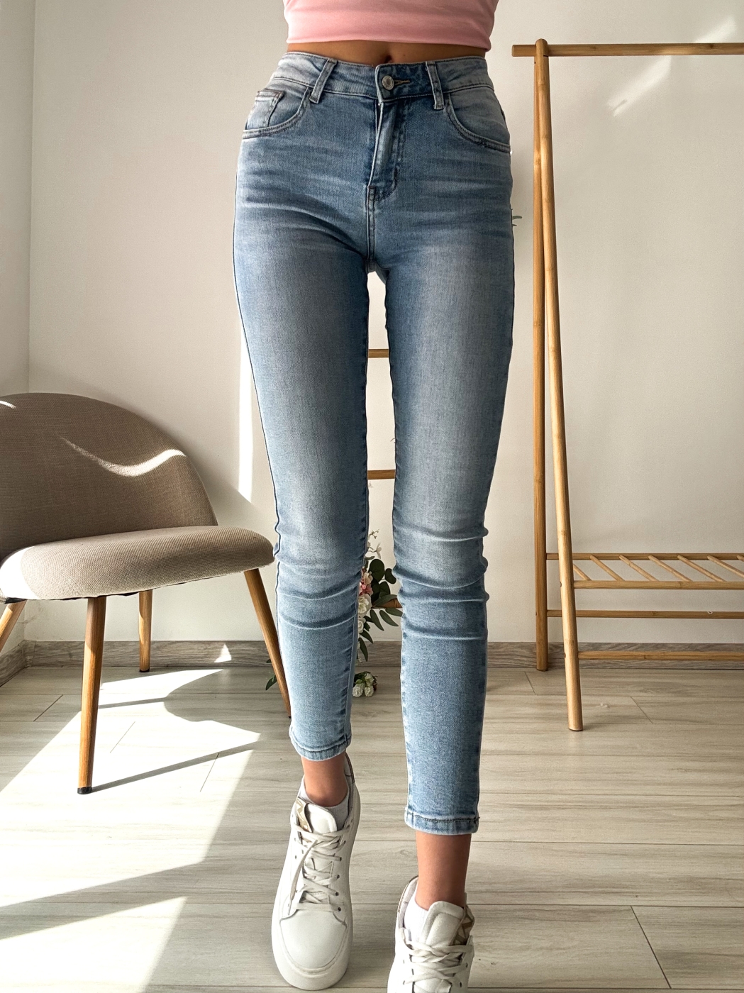 Светли дънки слим 