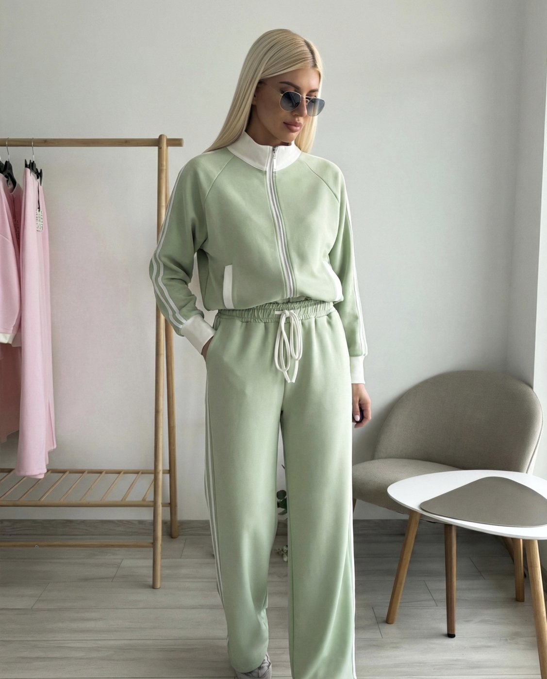 Ментов спортен комплект с кантове