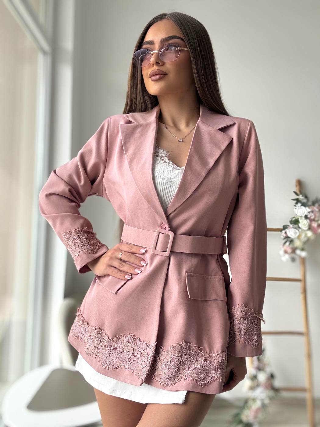 Розово сако с дантела