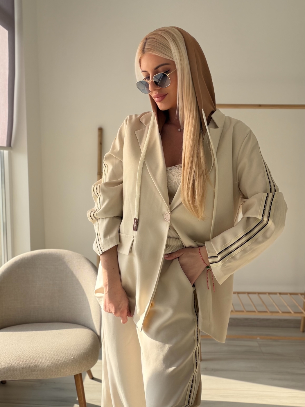 Бежов овърсайз комплект с кант