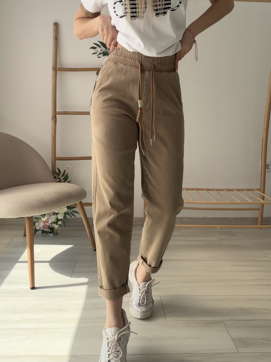 Дънки със сърце камел