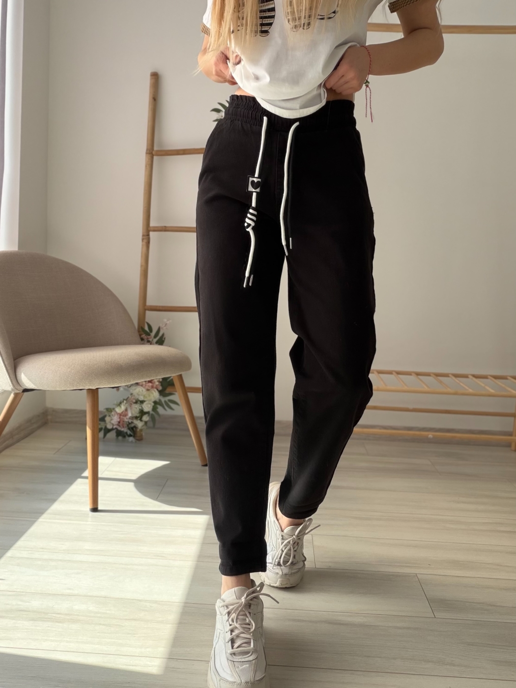 Черни дънки със сърце