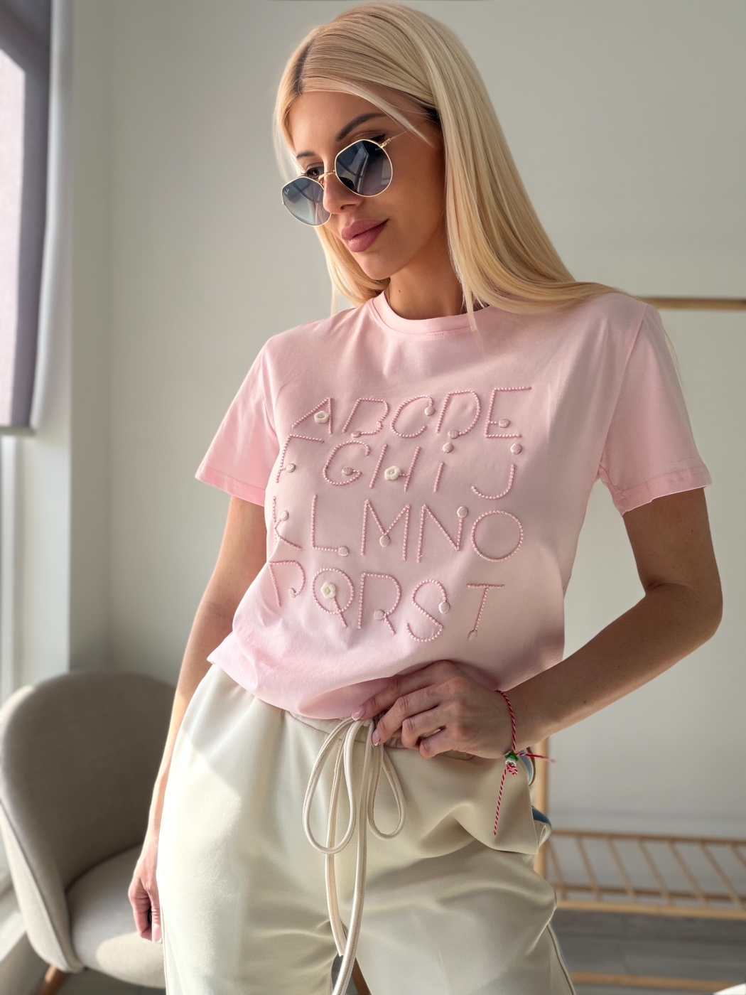 Розова тениска с букви