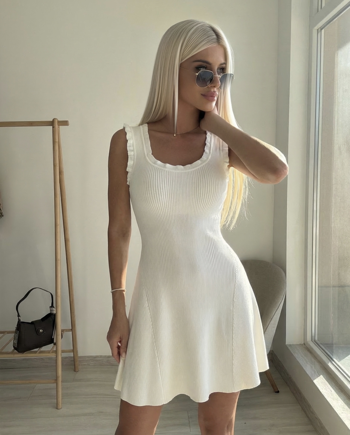 Бяла пролетна рокля с харбали