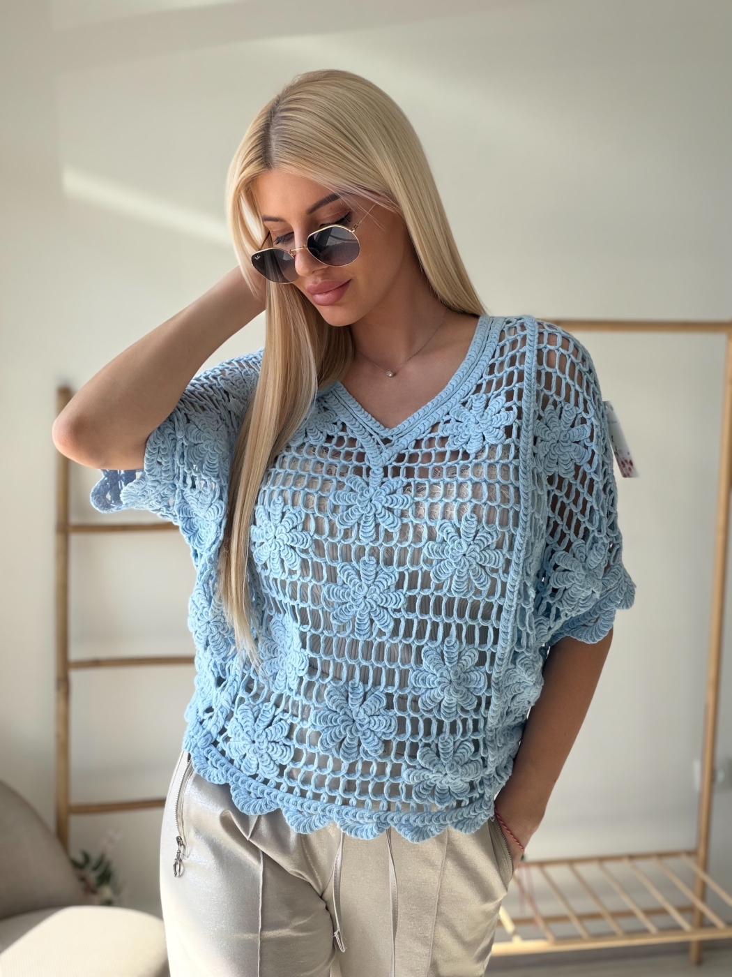 Синя тениска едро плетиво