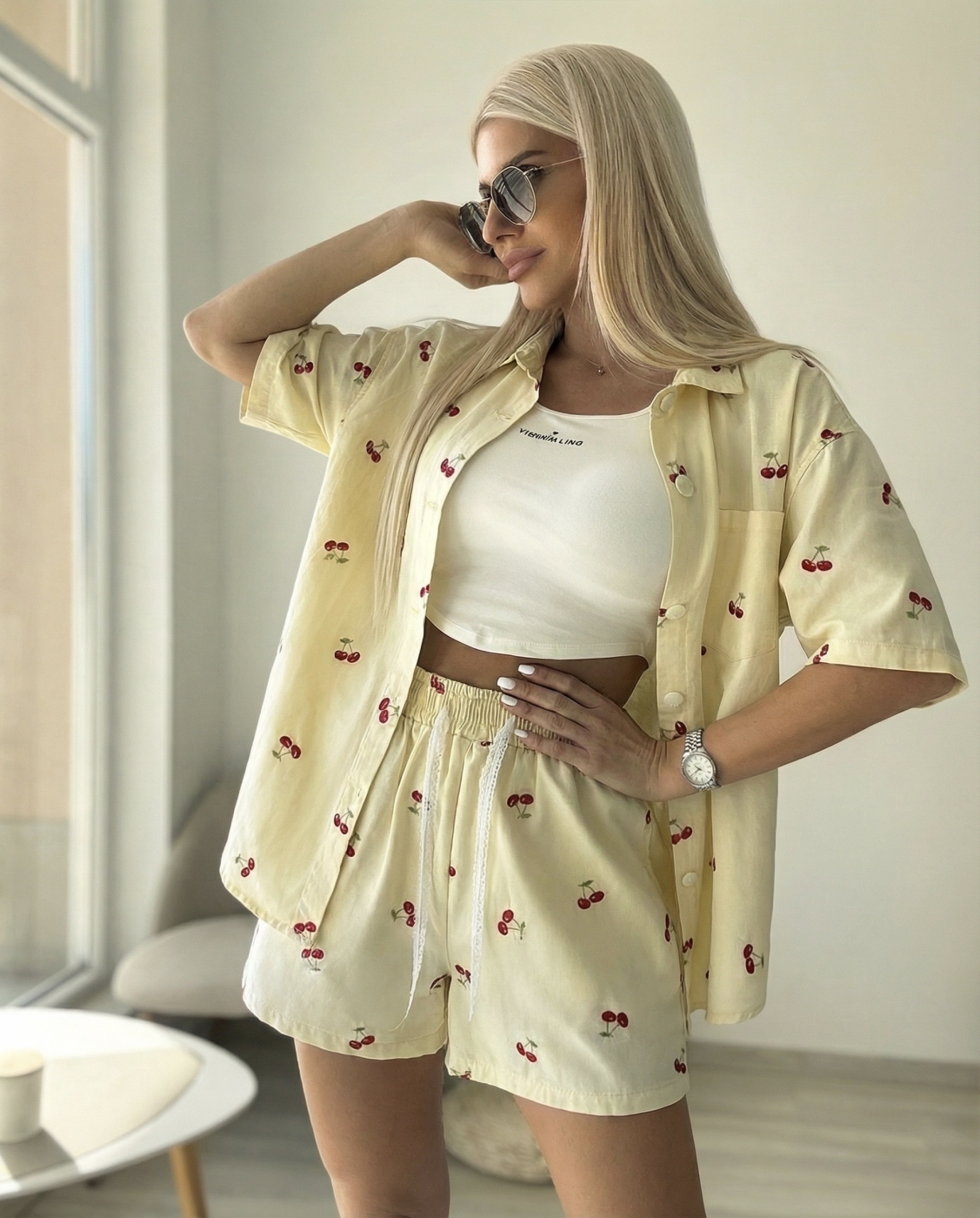 Жълт дънков комплект с черешки