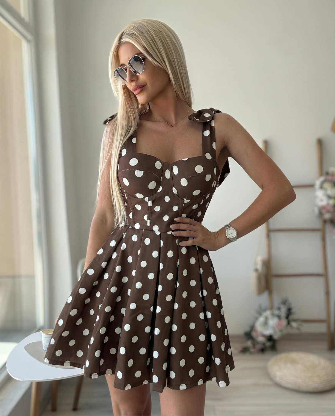 Кафява рокля на точки