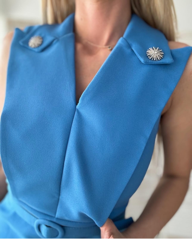 Синя рокля с брошки