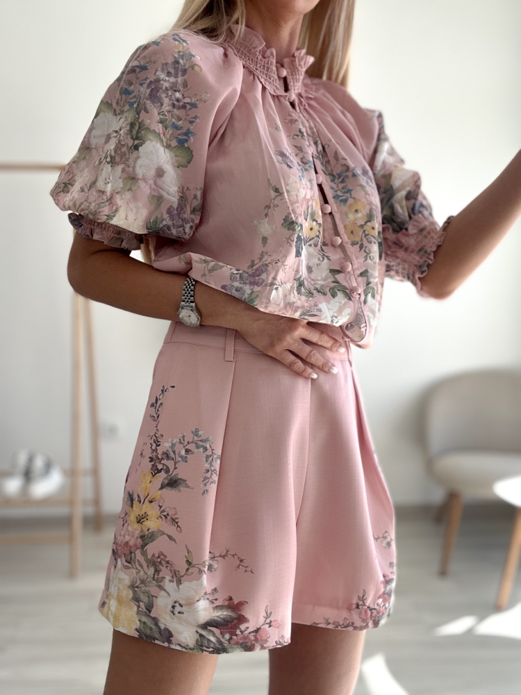 Розов комплект цветя