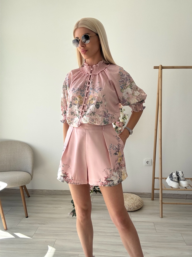 Розов комплект цветя