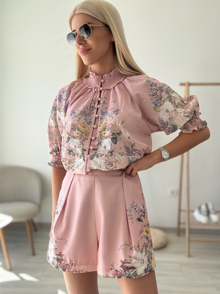 Розов комплект цветя