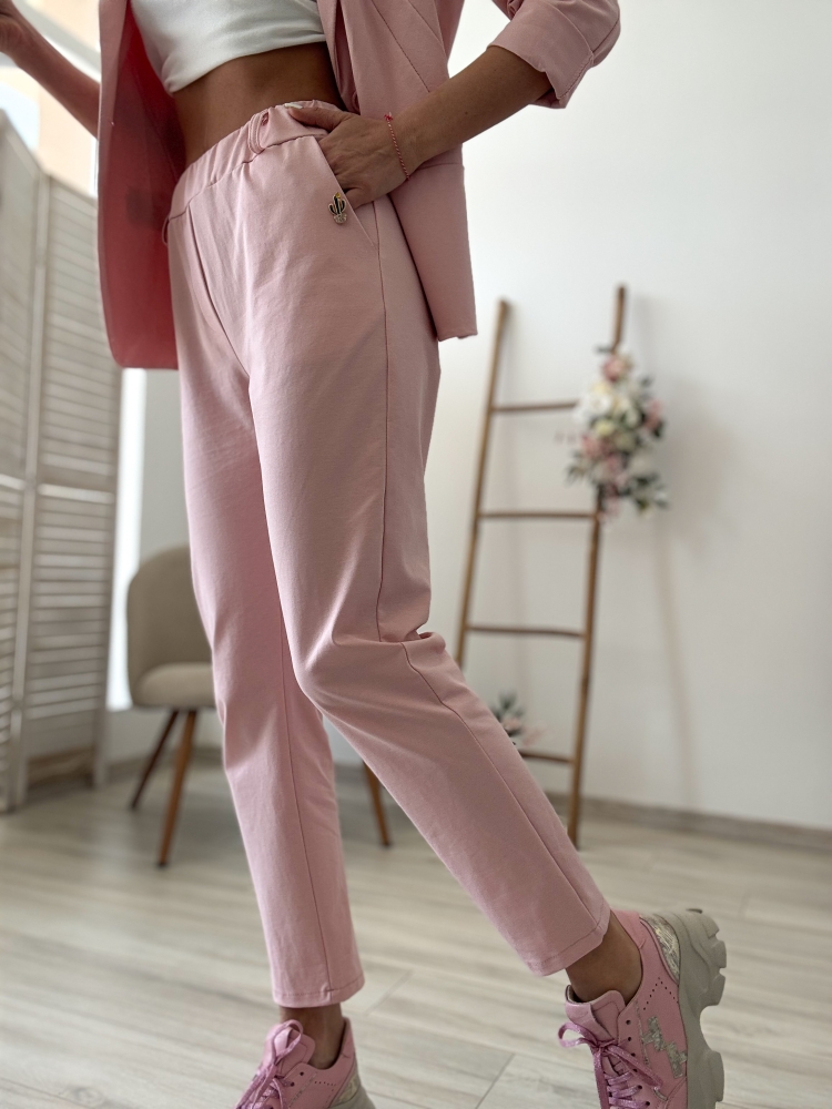 Розов комплект панталон и сако